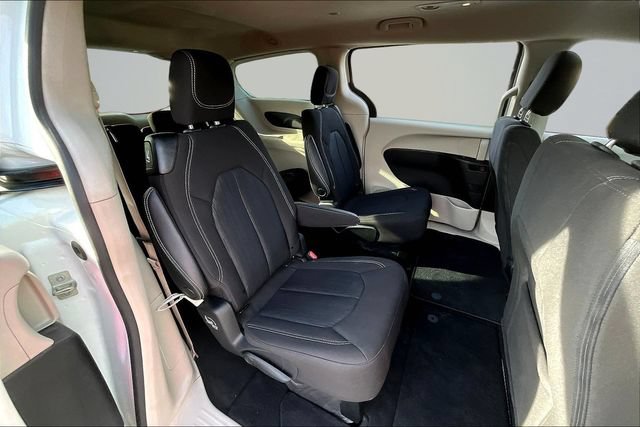 Used 2022 Chrysler Voyager LX FWD image 24
