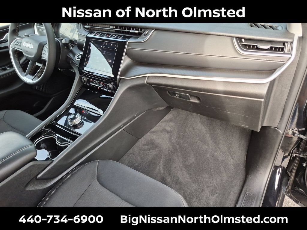 Used 2023 Jeep Grand Cherokee L Laredo AWD/4WD image 23