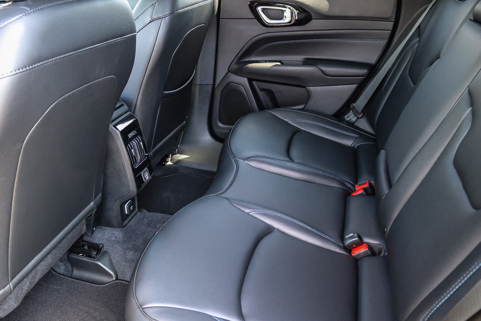 New 2026 Jeep Compass Limited AWD/4WD image 17