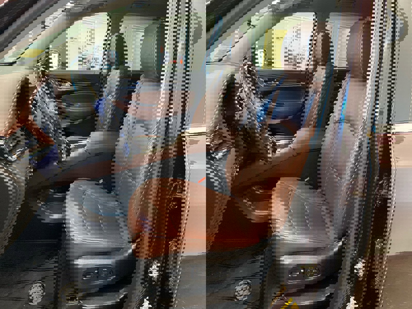 Used 2021 Buick Enclave Avenir w/ Avenir Technology Package image 17