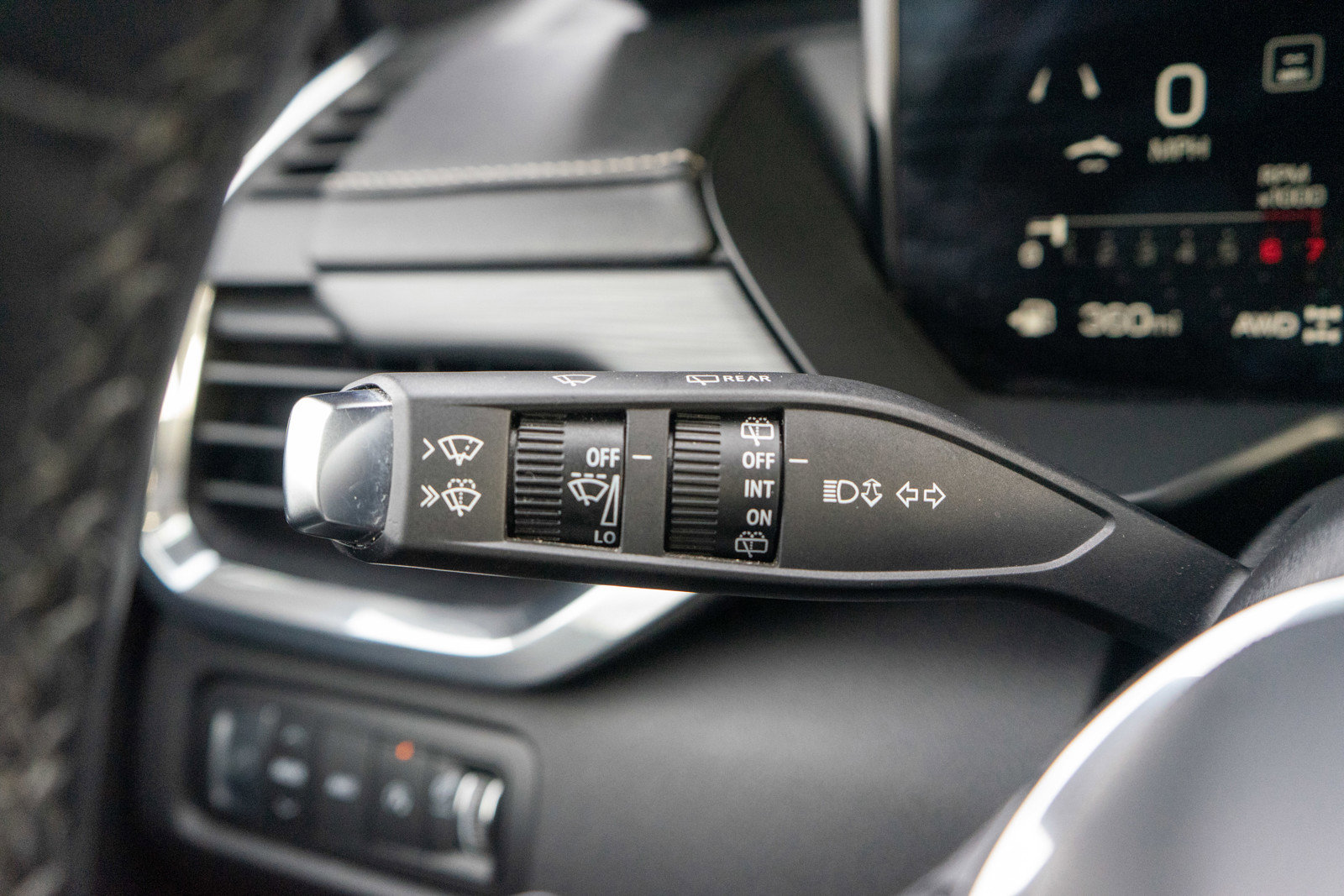 Used 2024 GMC Acadia Elevation image 23