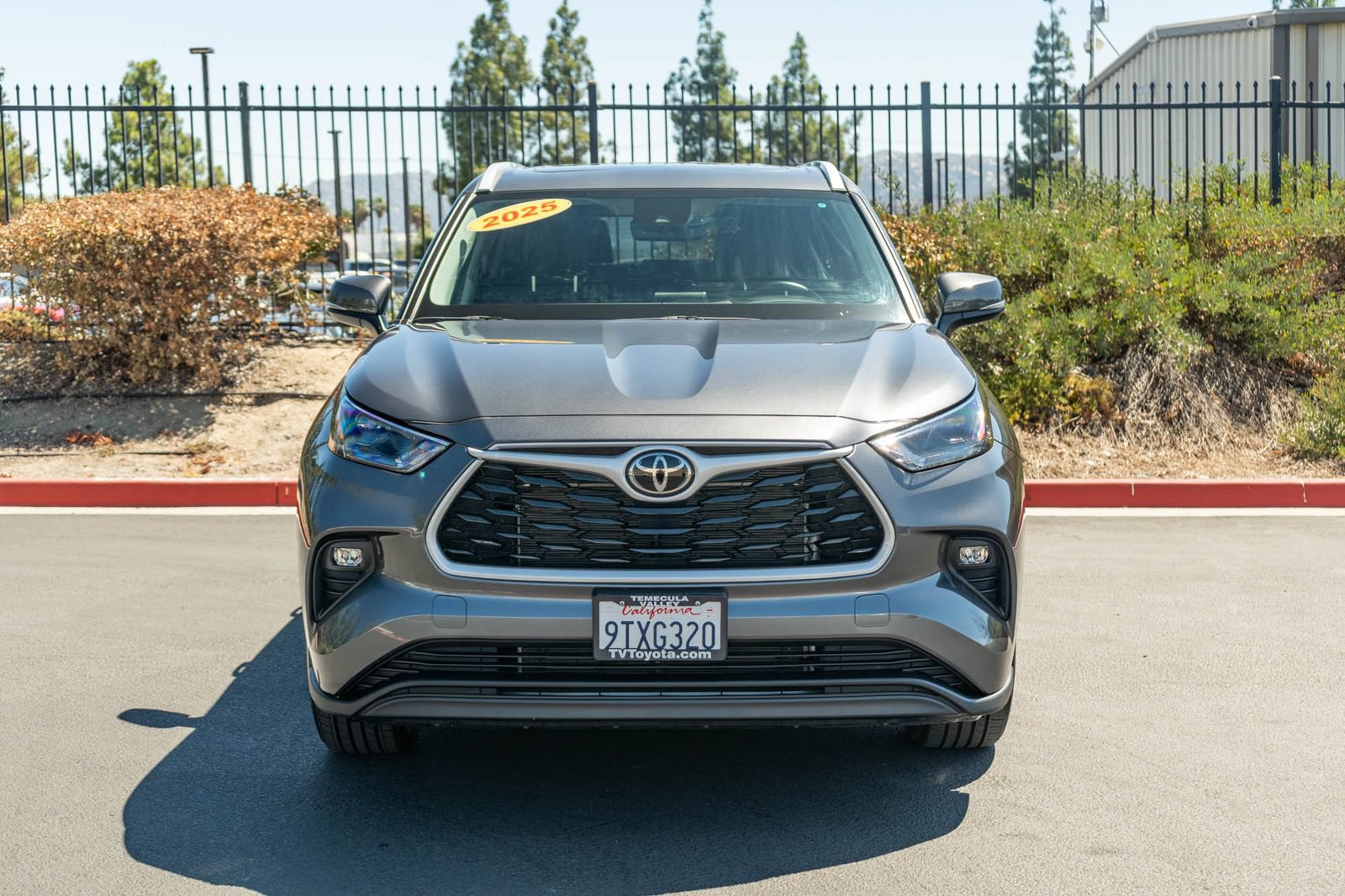 Certified 2025 Toyota Highlander XLE FWD image 2