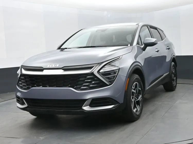 Used 2025 Kia Sportage LX image 1