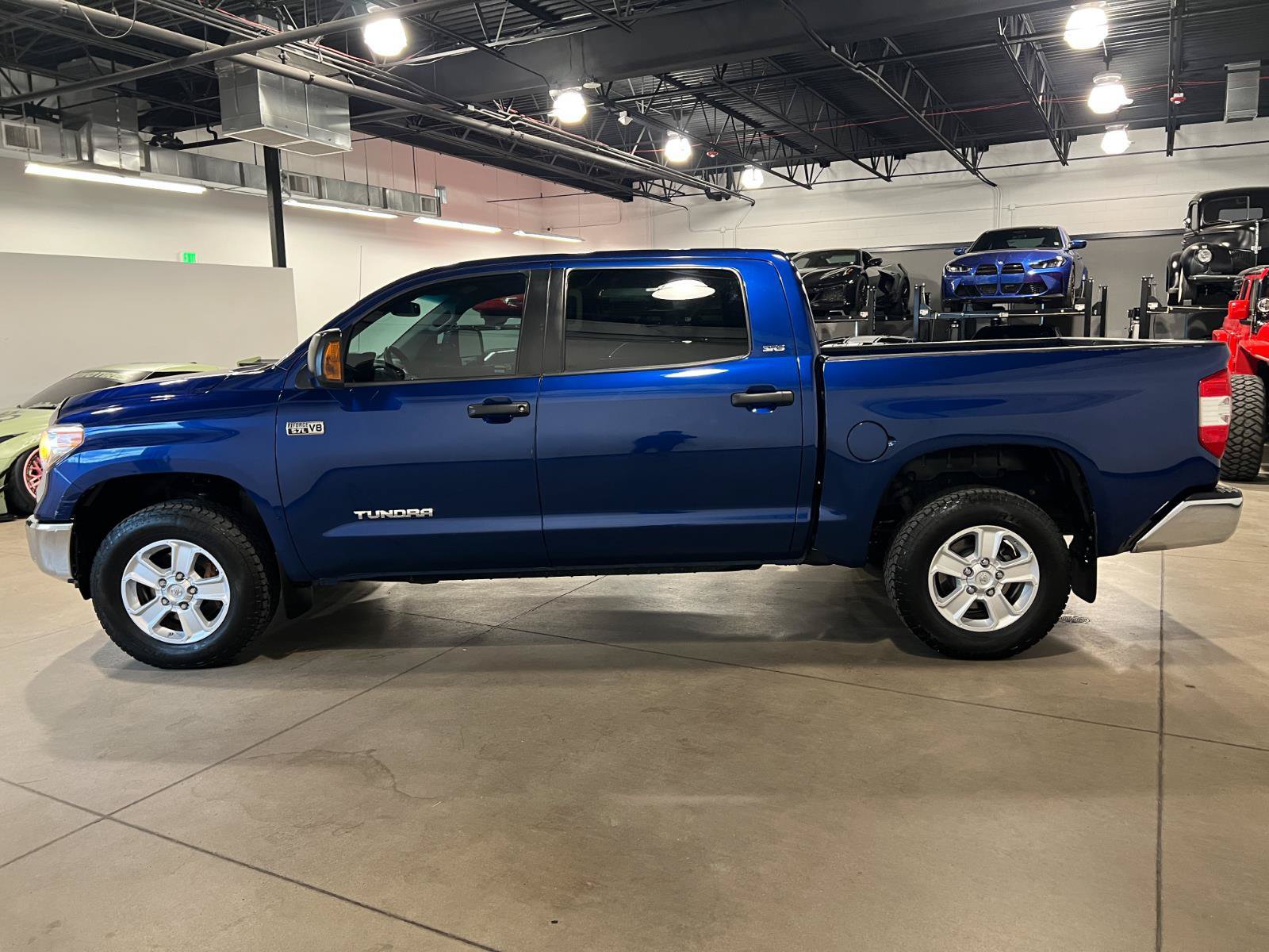 Used 2015 Toyota Tundra SR5 w/ SR5 Upgrade Package AWD/4WD image 6