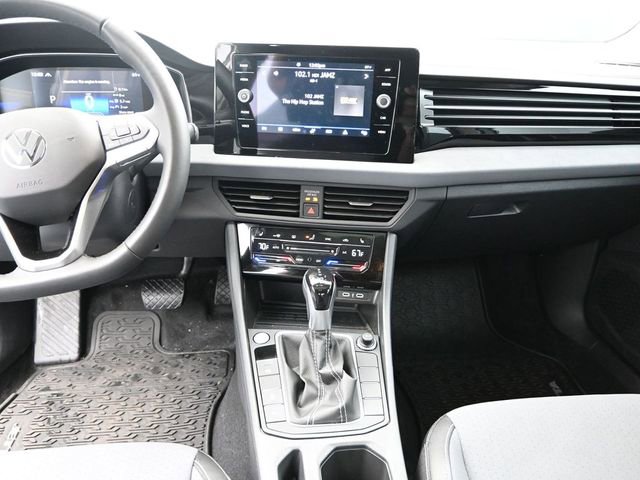 Used 2025 Volkswagen Jetta SE image 14