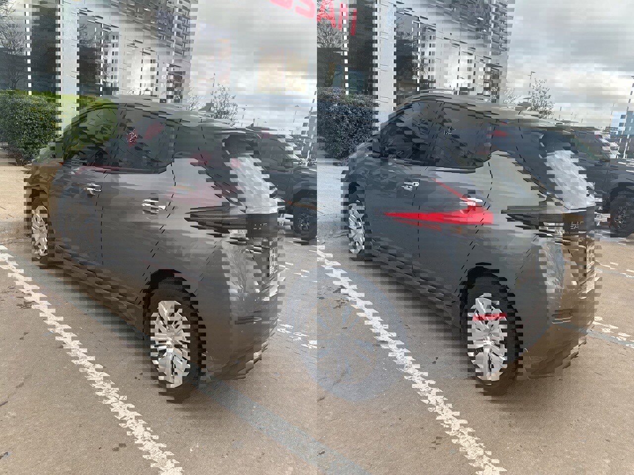 Used 2023 Nissan Leaf S image 4