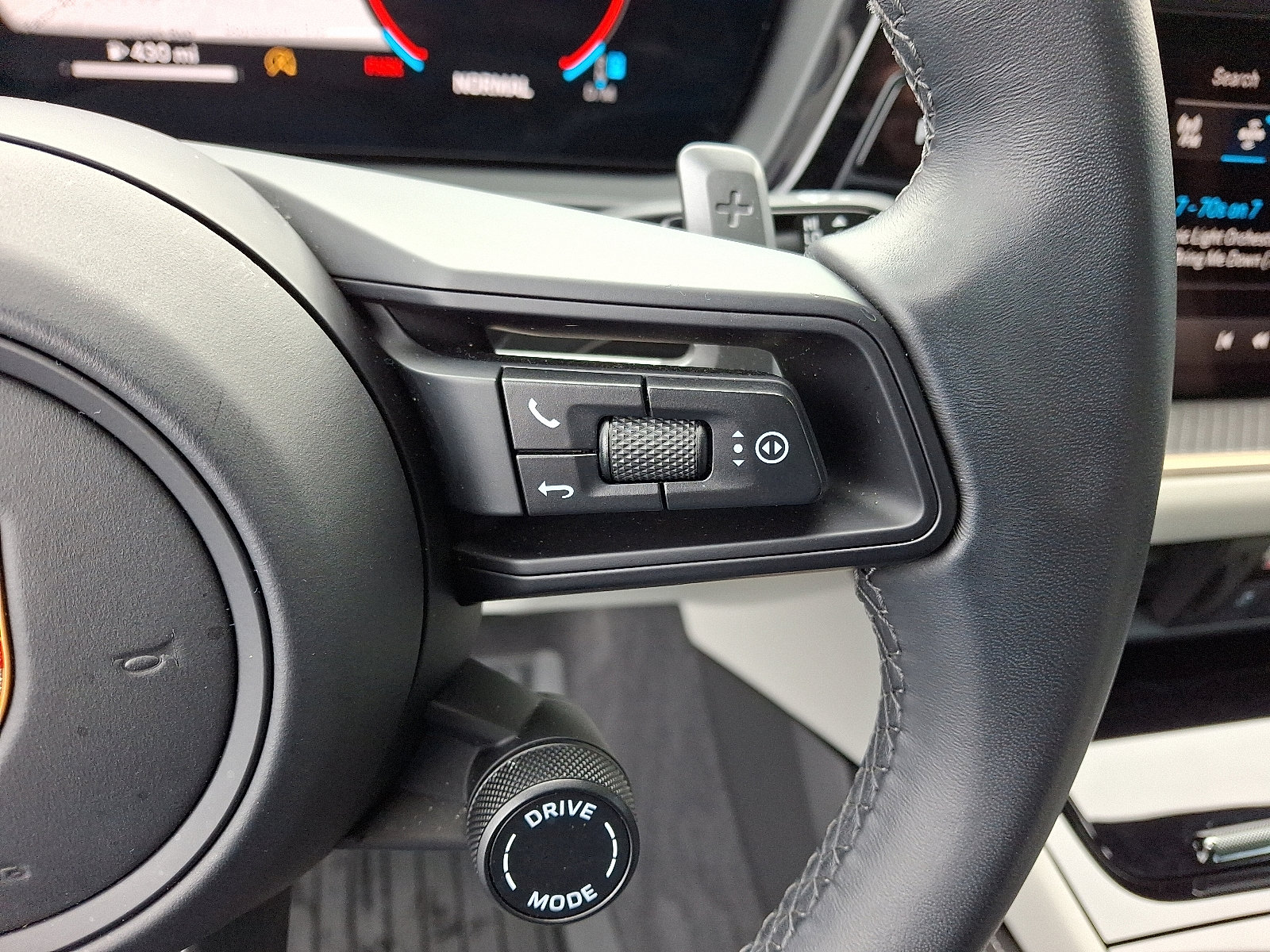 Used 2024 Porsche Cayenne S image 23