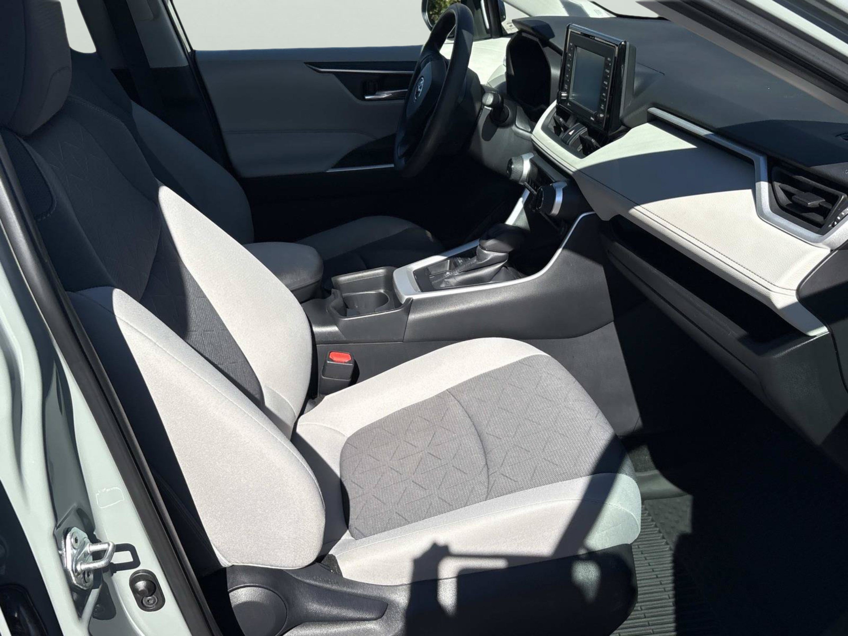 Used 2021 Toyota RAV4 XLE w/ Convenience Package AWD/4WD image 19