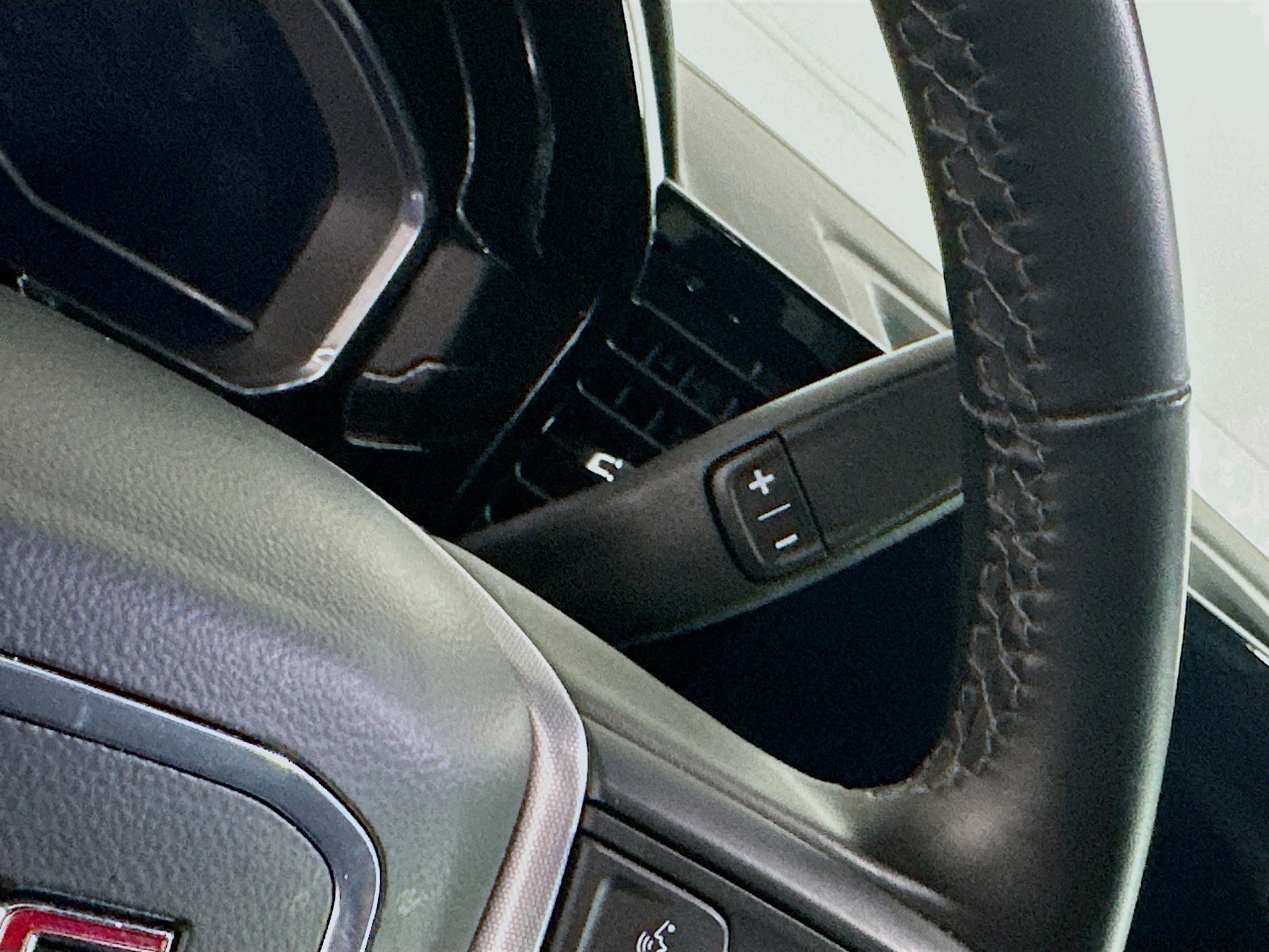 Used 2024 GMC Sierra 1500 Elevation image 25