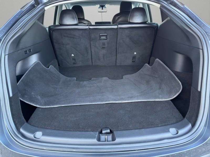 Used 2021 Tesla Model Y Long Range image 11