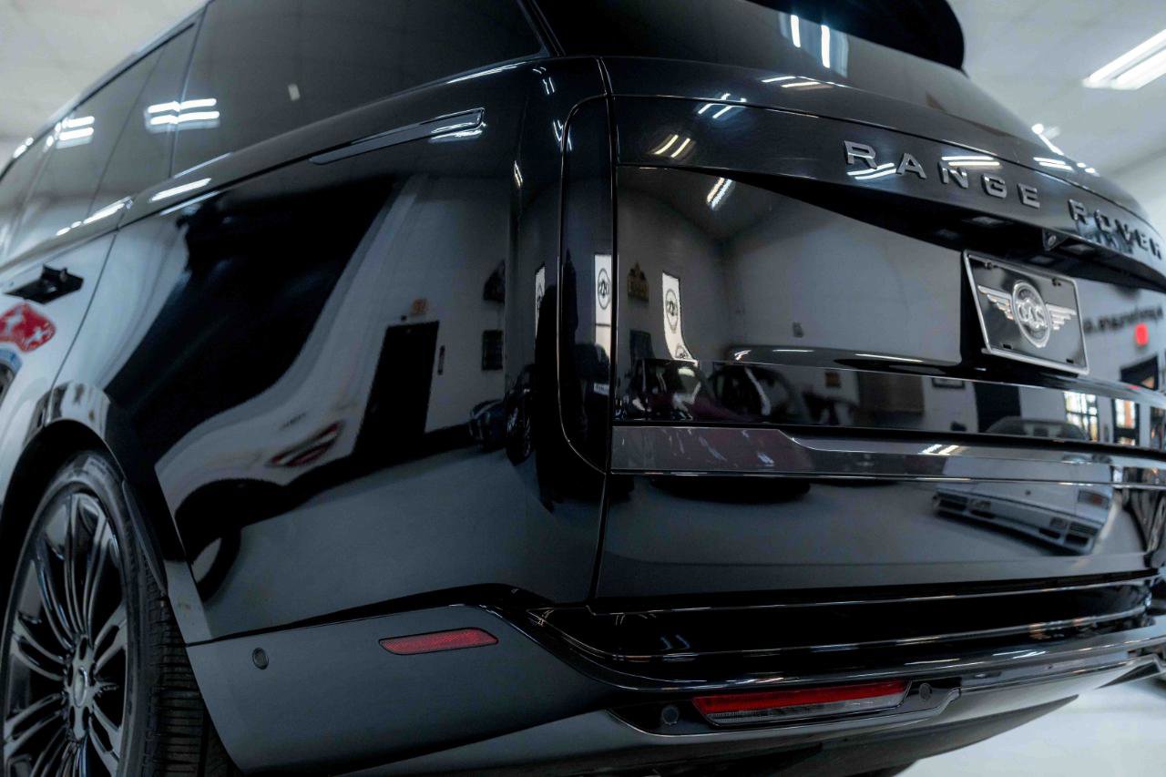 Used 2025 Land Rover Range Rover SE image 27