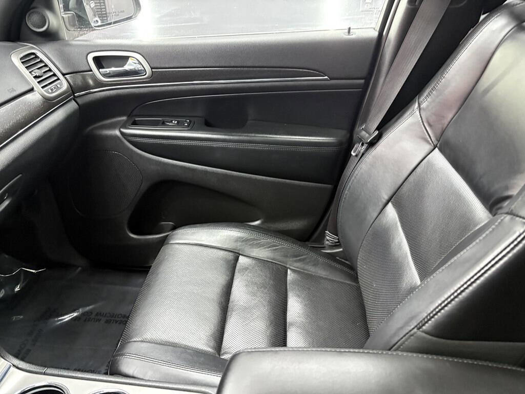 Used 2018 Jeep Grand Cherokee Limited w/ Luxury Group II image 28