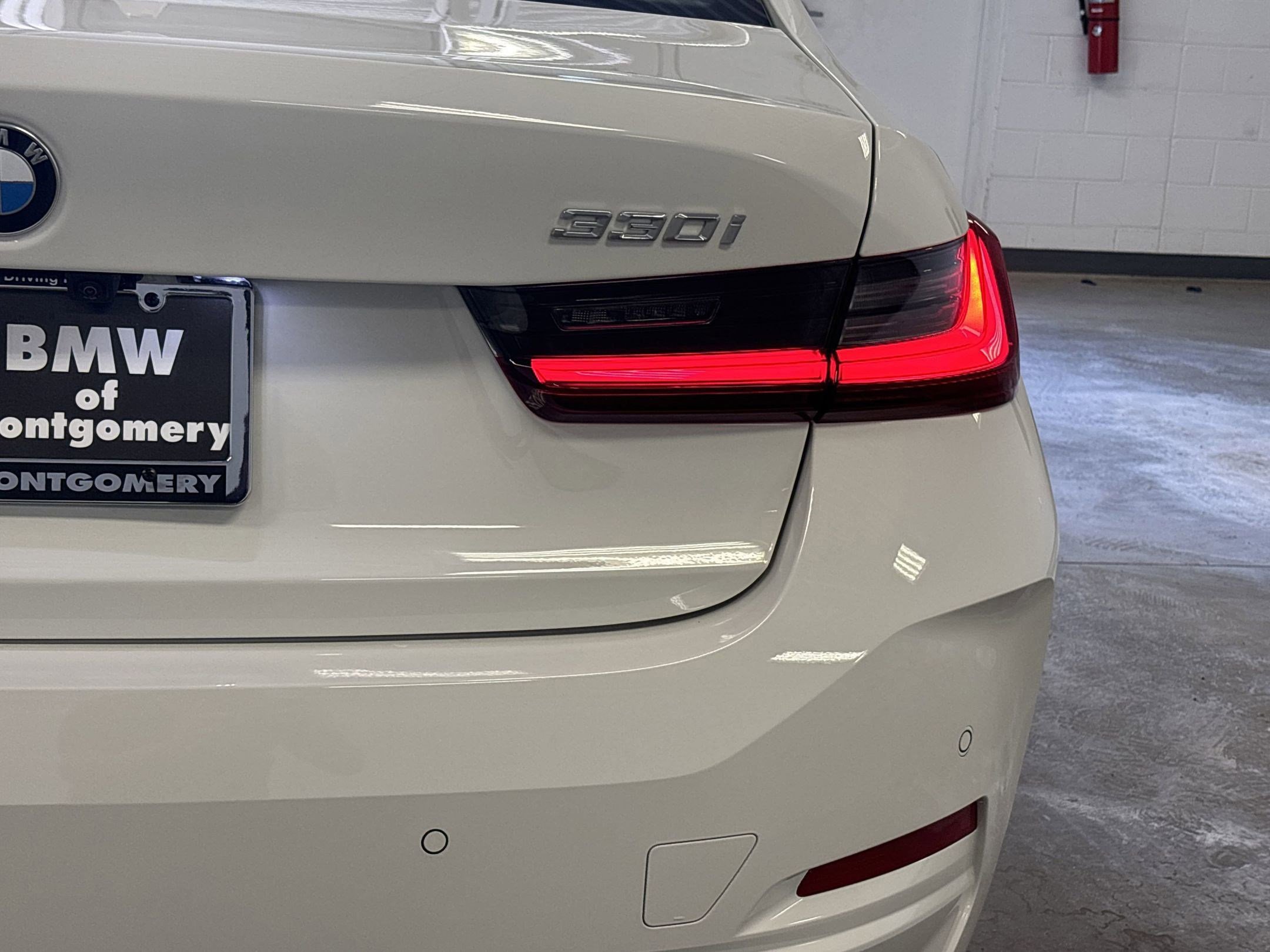 Used 2025 BMW 330i Sedan w/ Convenience Package image 23