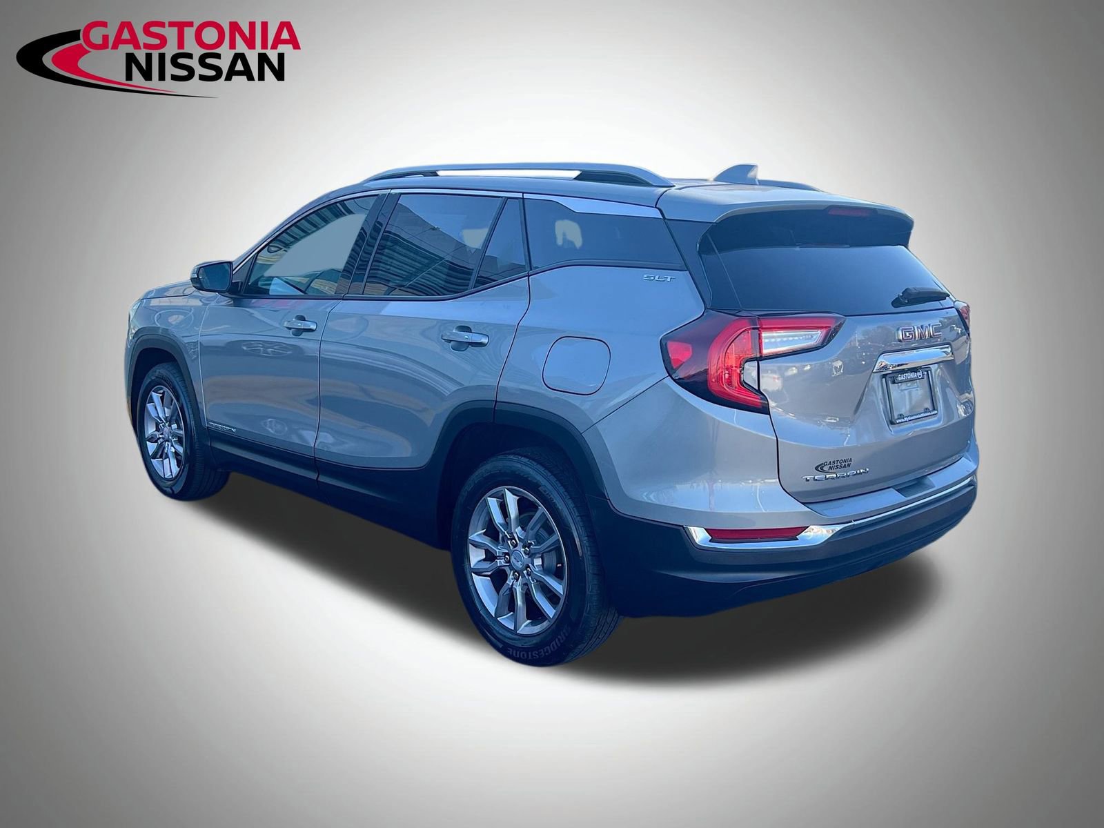 Used 2024 GMC Terrain SLT image 6