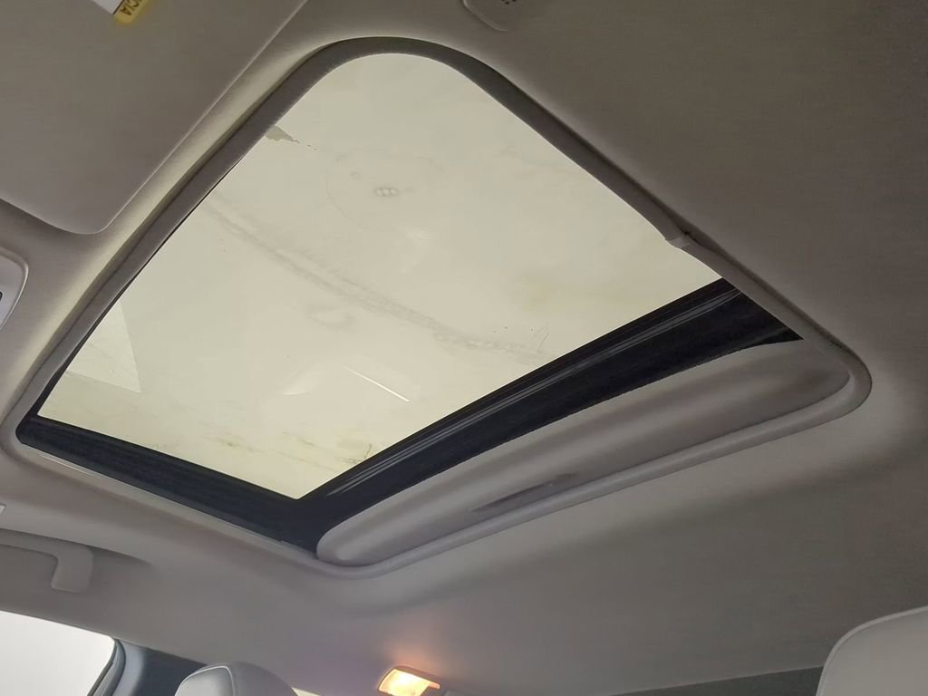 Used 2025 Toyota Sienna XLE image 24