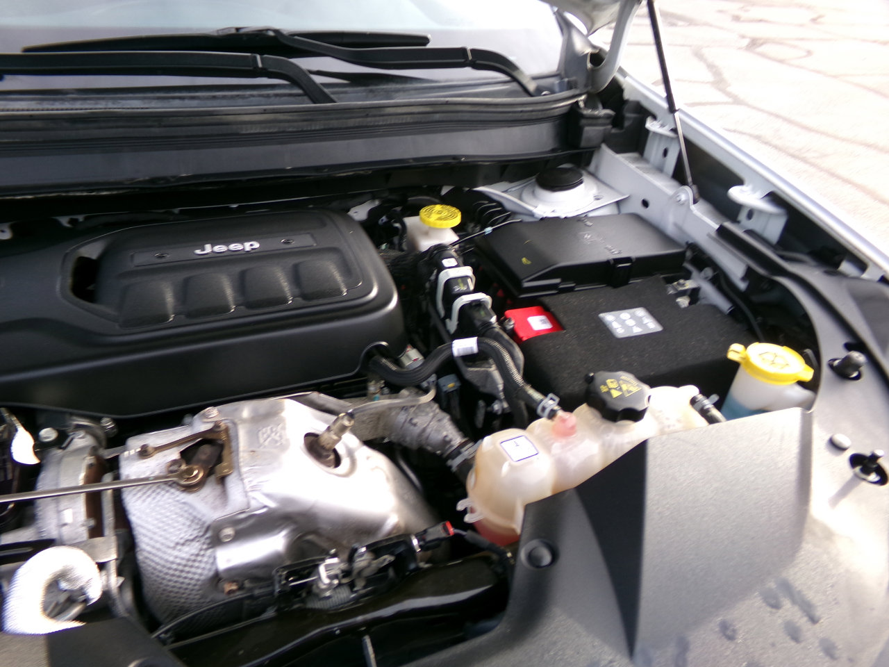 Used 2020 Jeep Cherokee Limited image 32