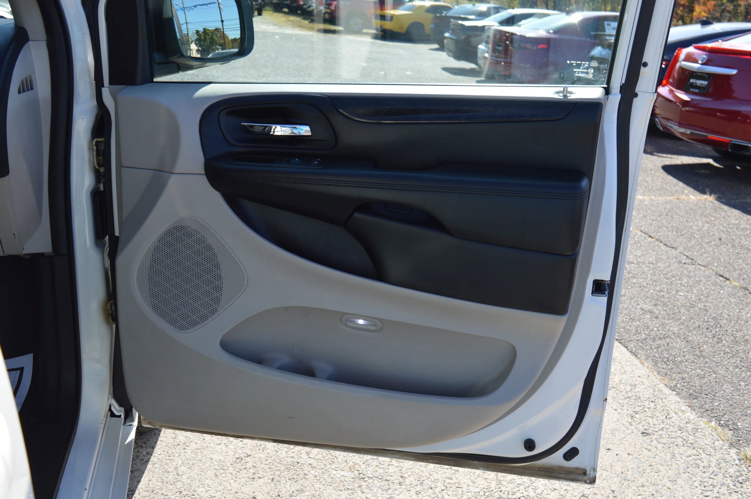 Used 2013 Dodge Grand Caravan SE image 35