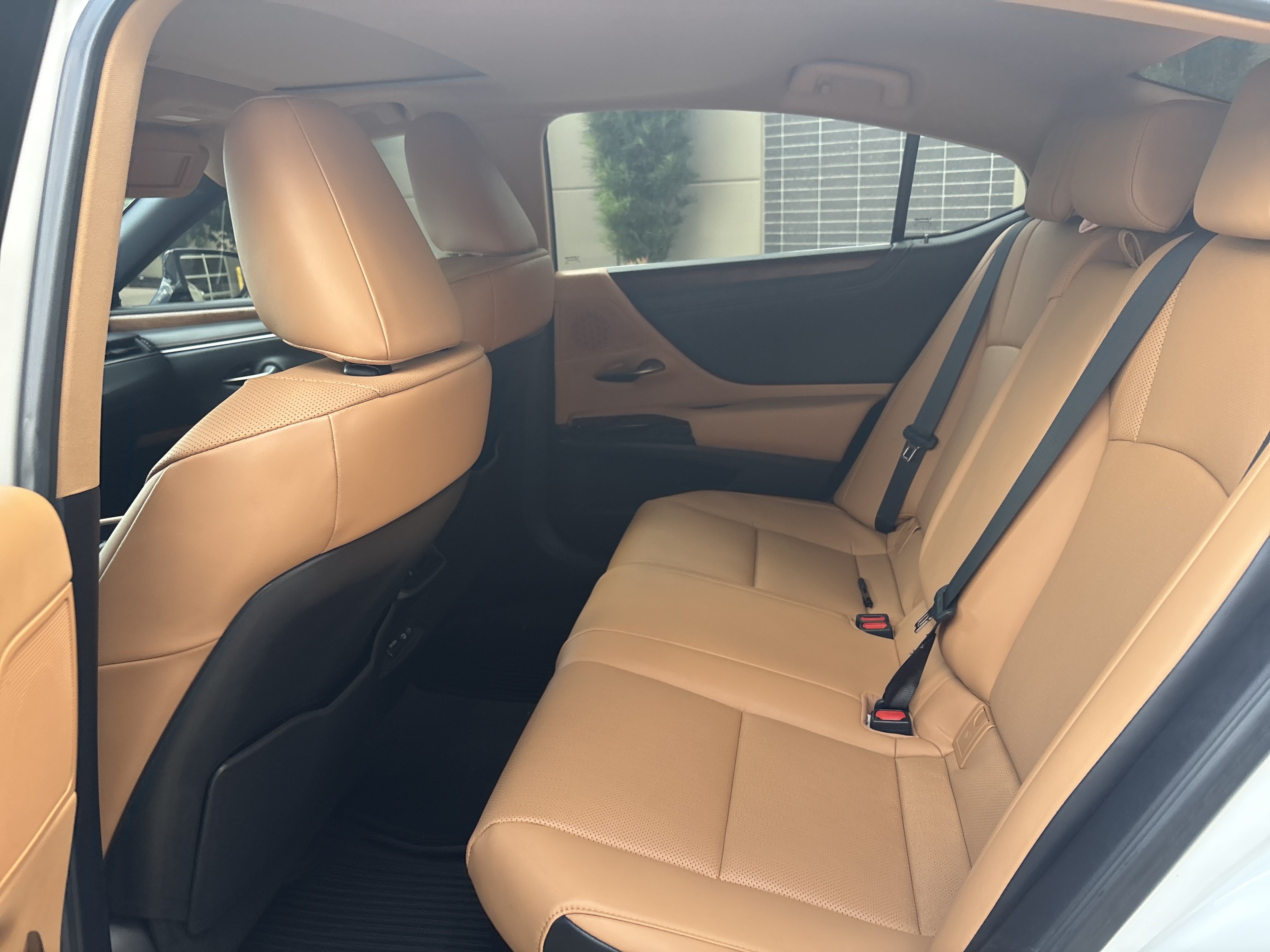 Used 2024 Lexus ES 300h w/ Premium Package FWD image 31