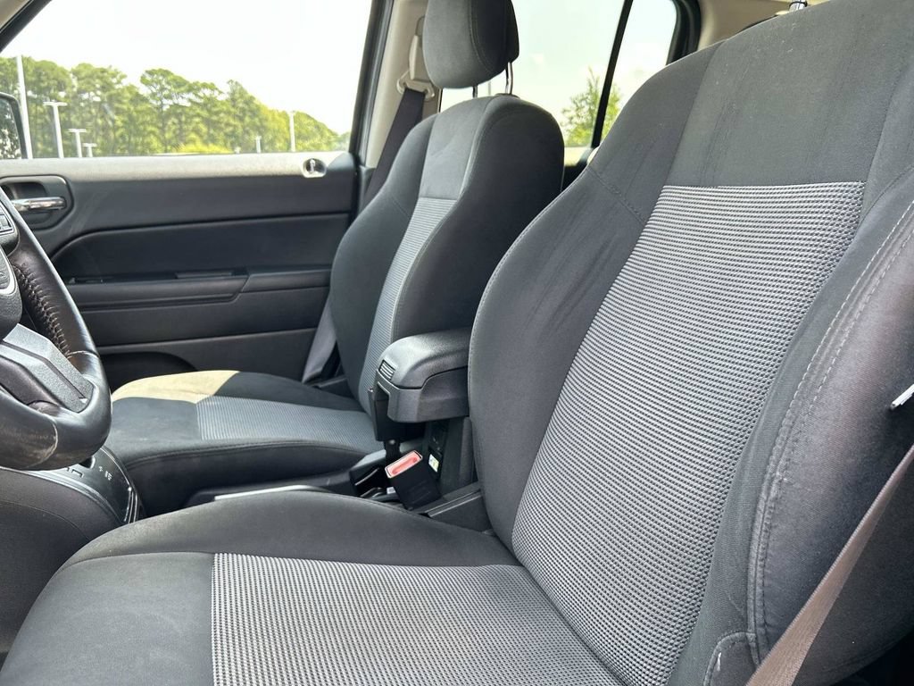 Used 2016 Jeep Patriot Latitude AWD/4WD image 19
