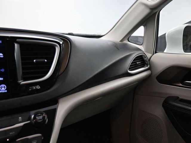 Used 2017 Chrysler Pacifica Touring-L w/ Tire & Wheel Group image 25