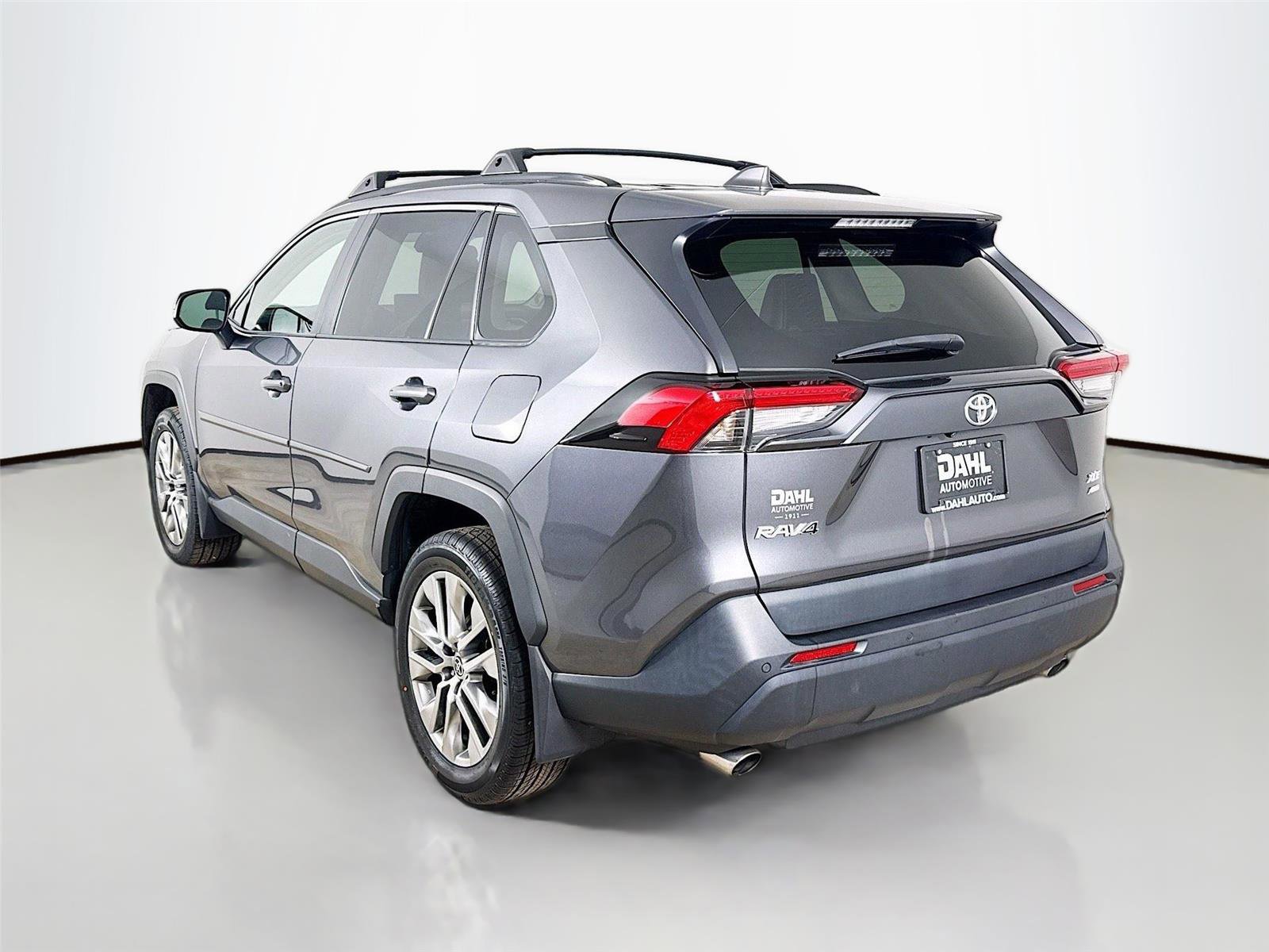 Used 2023 Toyota RAV4 XLE Premium image 5