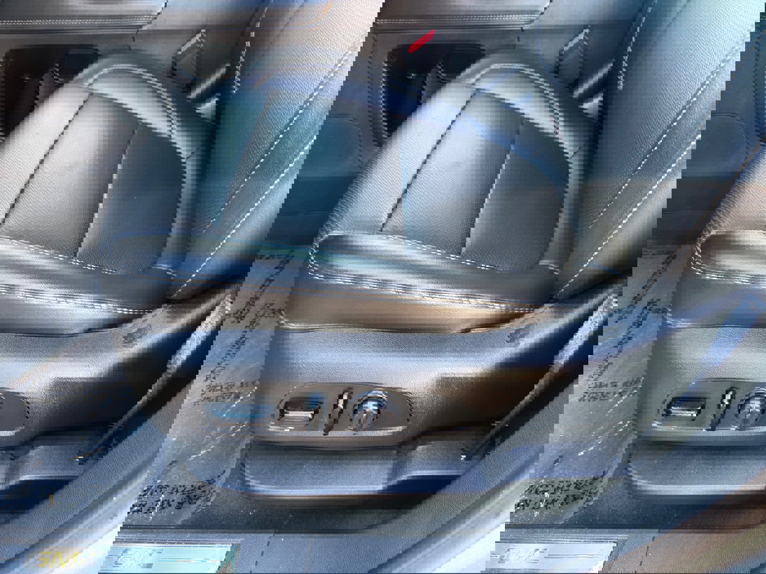 Used 2023 GMC Acadia SLT image 27