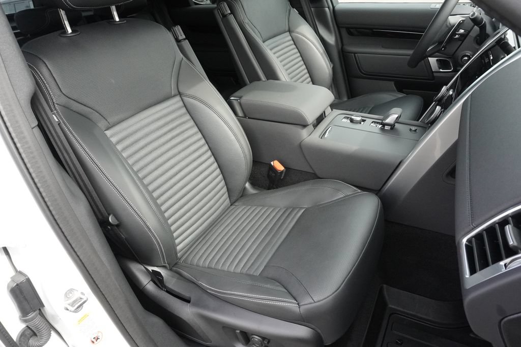 Used 2025 Land Rover Discovery S AWD/4WD image 24