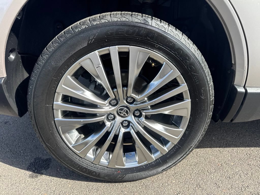 Used 2021 Toyota Venza XLE AWD/4WD image 9