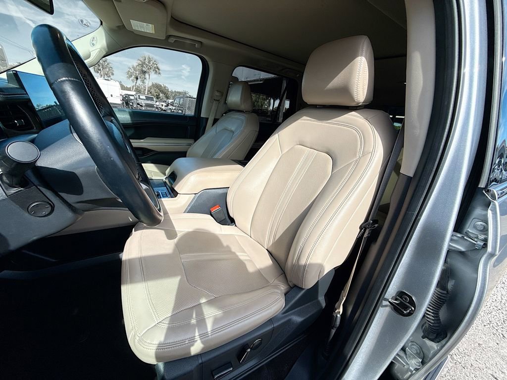 Used 2023 Ford Expedition Limited AWD/4WD image 23