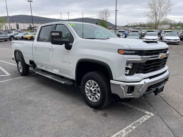 Used 2025 Chevrolet Silverado 2500 LT w/ Convenience Package AWD/4WD image 6
