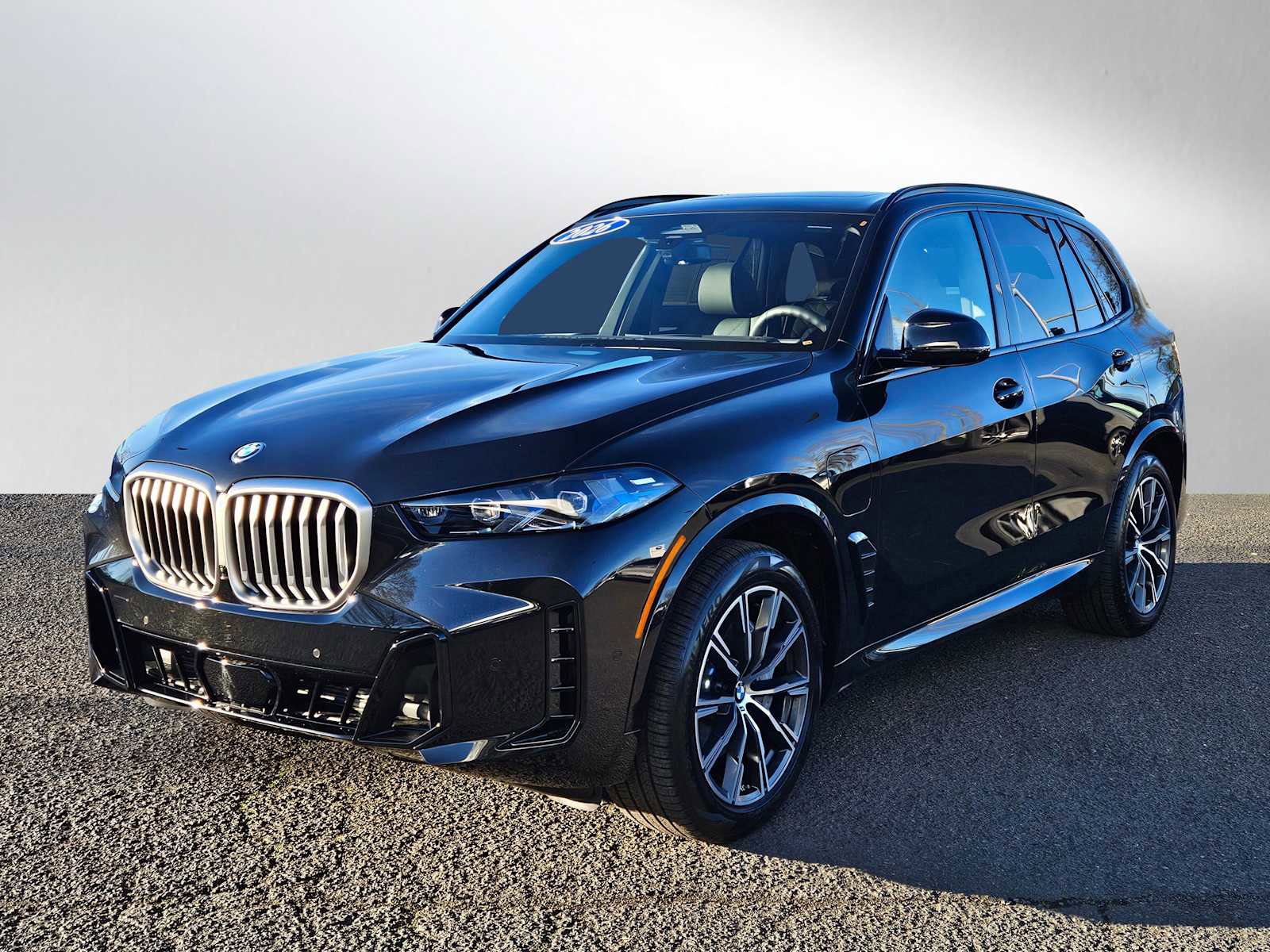 Used 2026 BMW X5 xDrive50e w/ M Sport Package image 7
