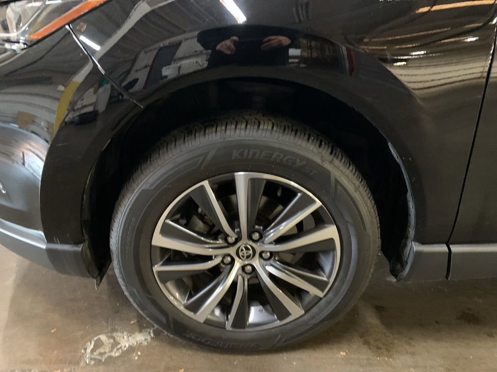 Used 2021 Toyota Venza LE image 31