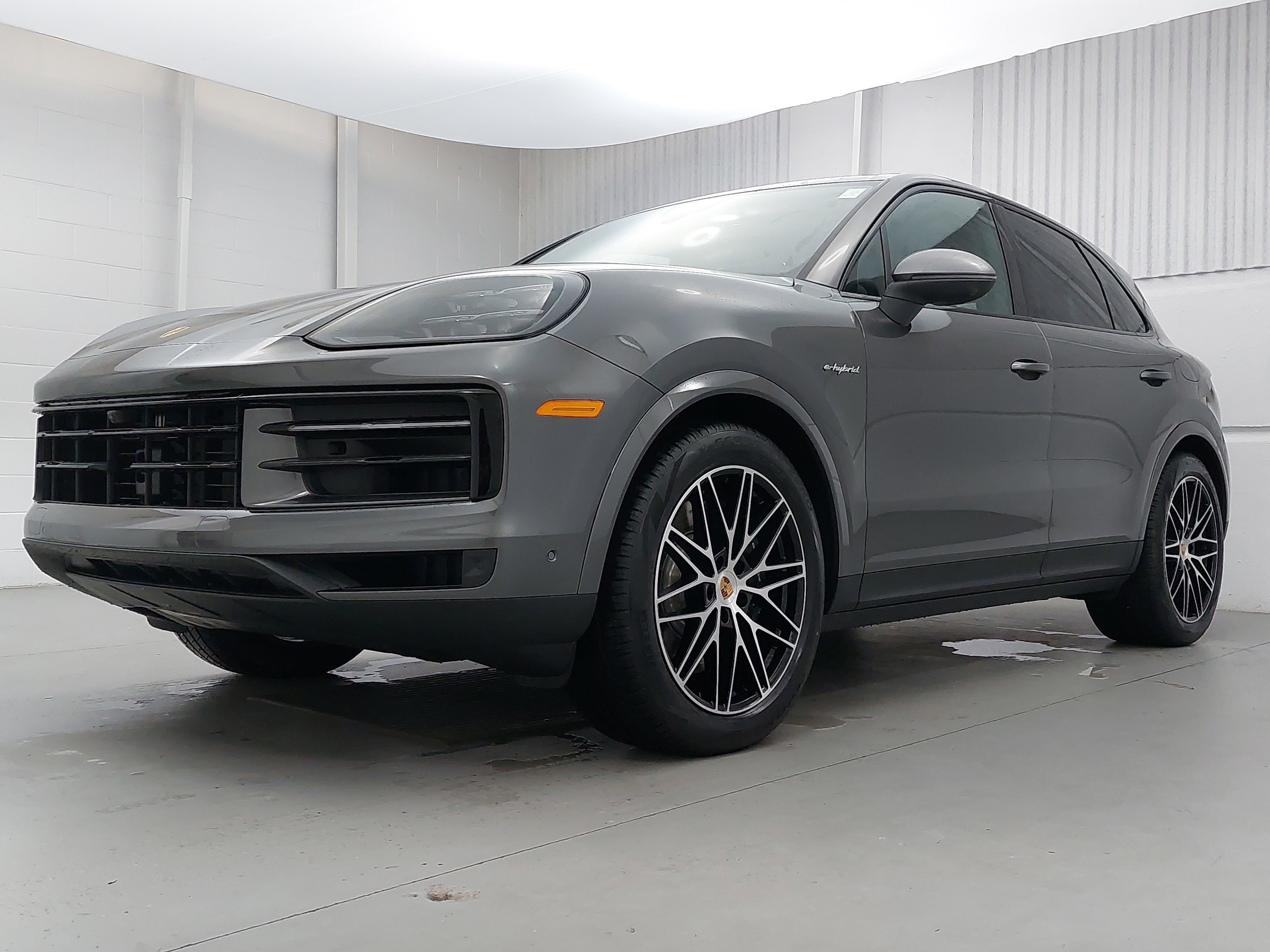 New 2025 Porsche Cayenne E-Hybrid image 1