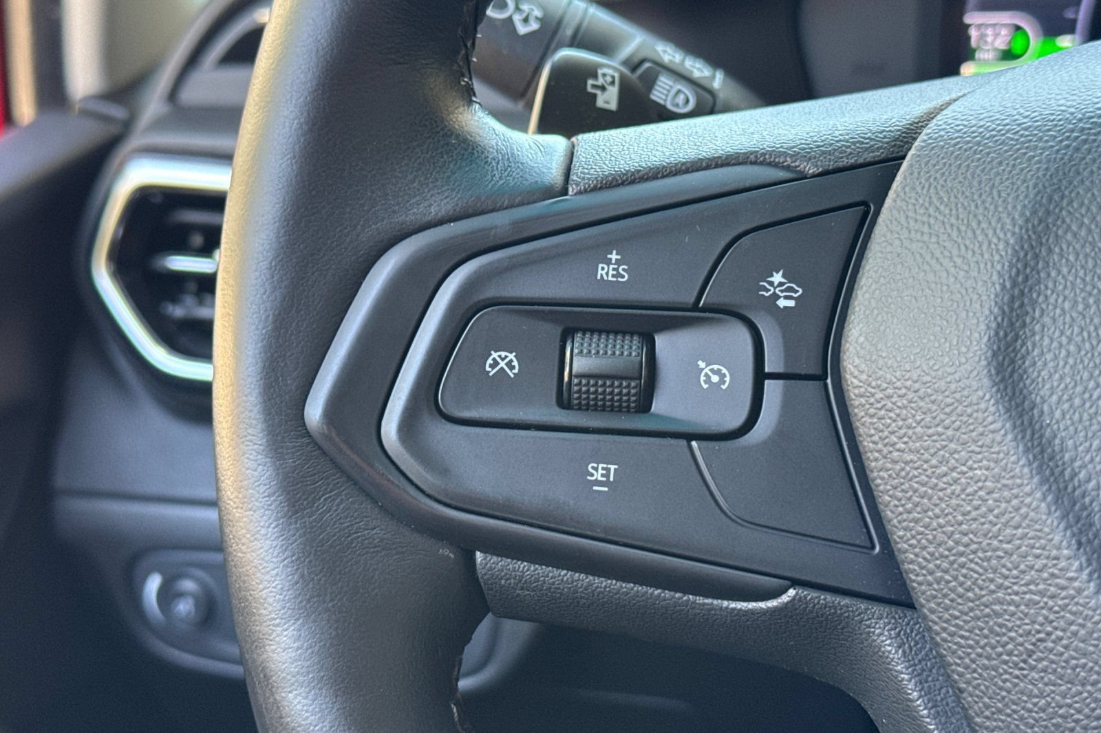 Used 2023 Chevrolet Bolt LT w/ Infotainment Package FWD image 34