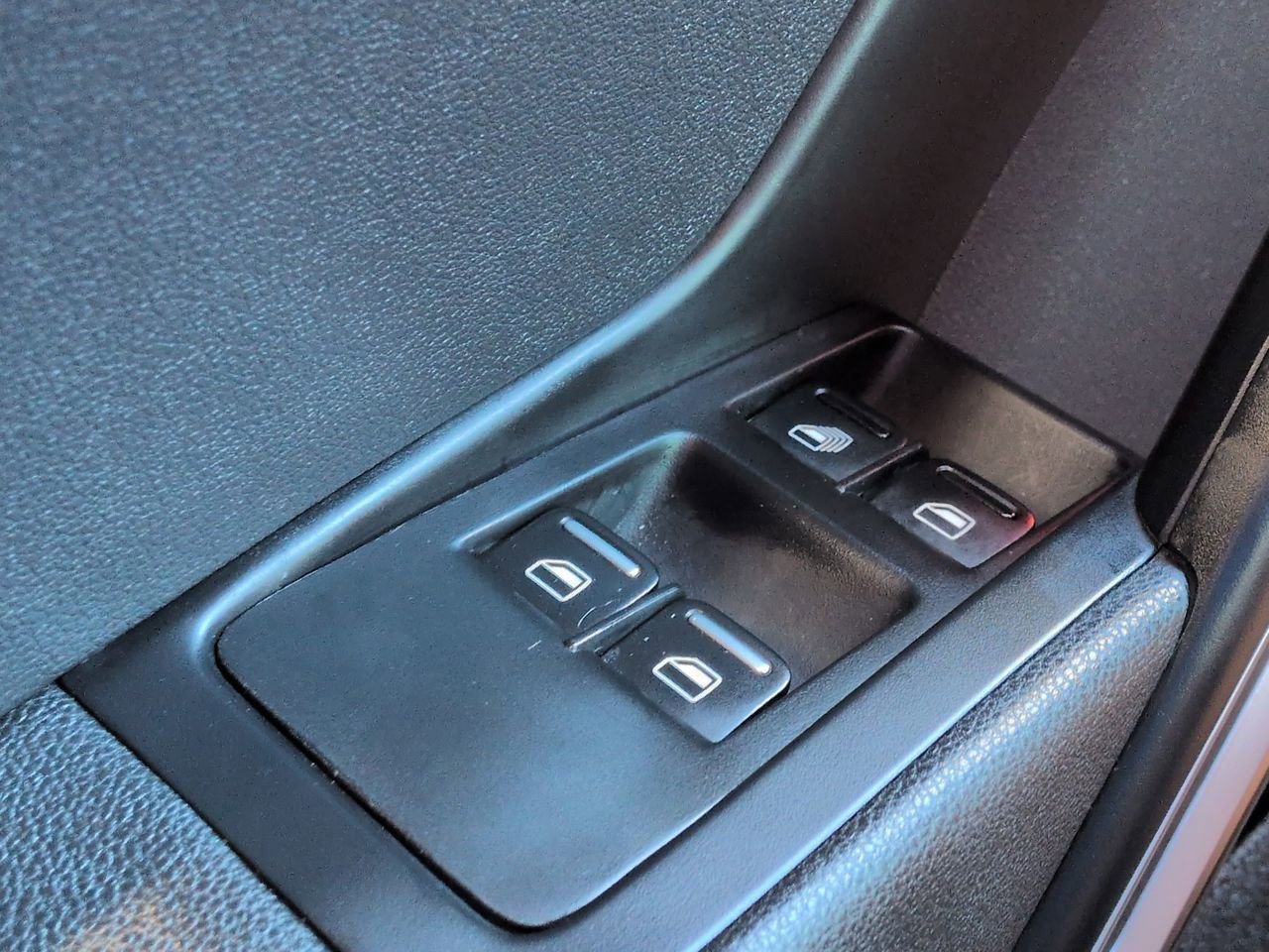 Used 2018 Volkswagen Beetle 2.0T S image 22