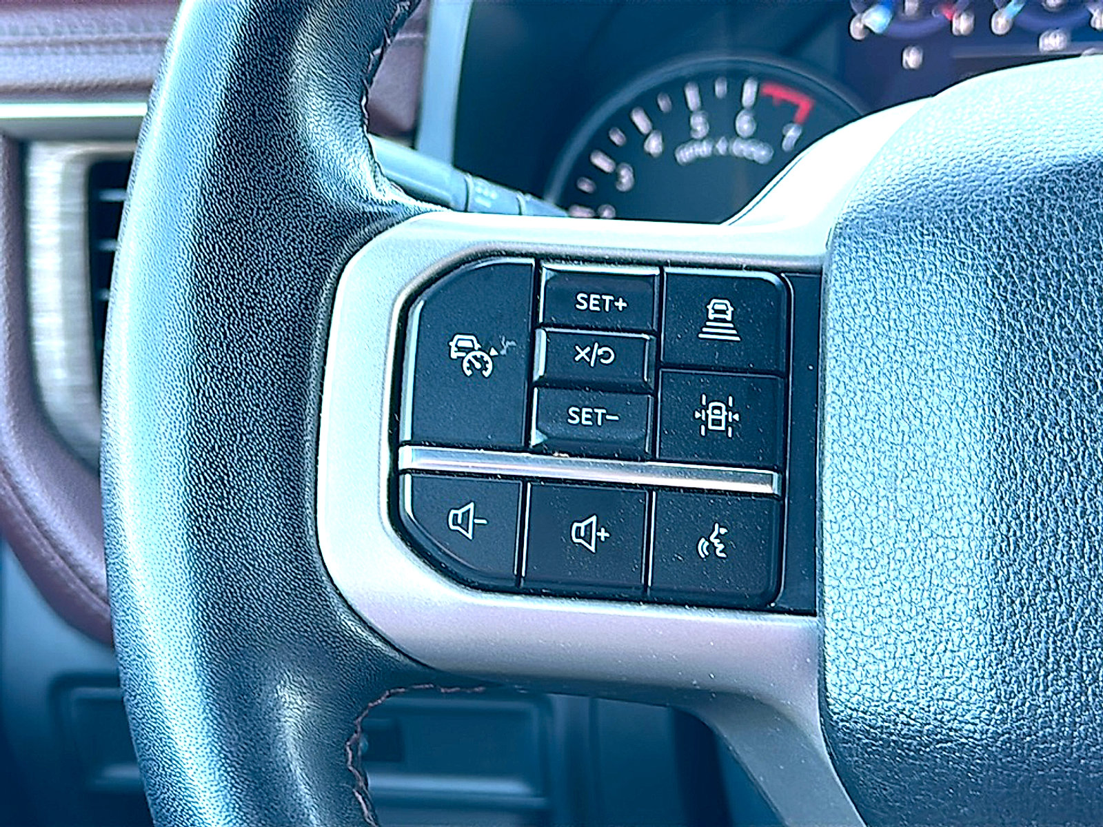 Used 2023 Ford Expedition Limited image 31