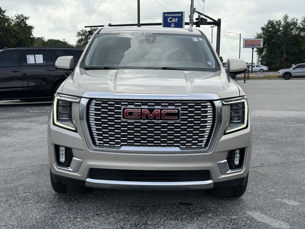 Used 2021 GMC Yukon XL Denali w/ Denali Premium Package RWD image 3