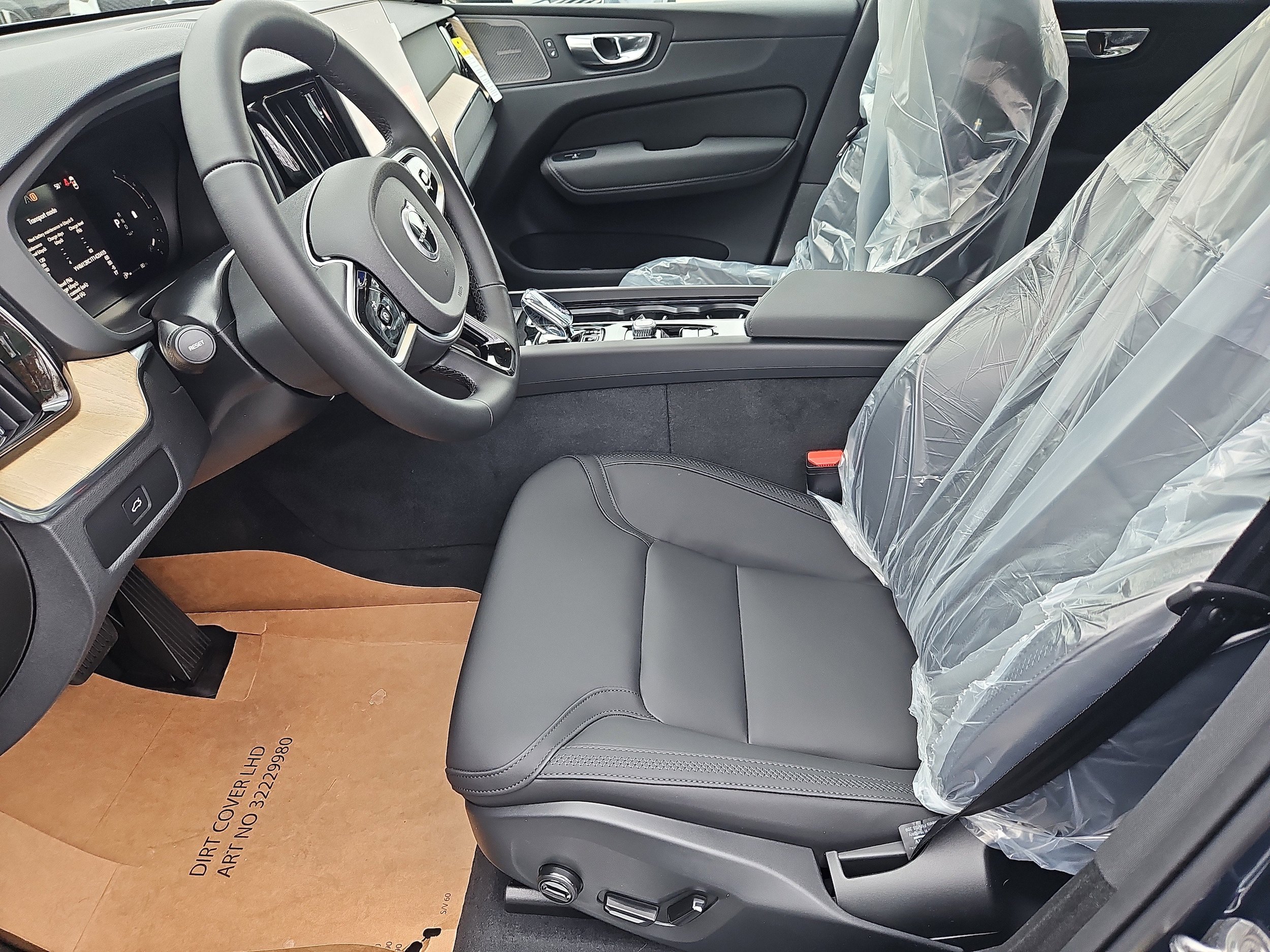 New 2026 Volvo XC60 B5 Plus w/ Protection Package Premier AWD/4WD image 20