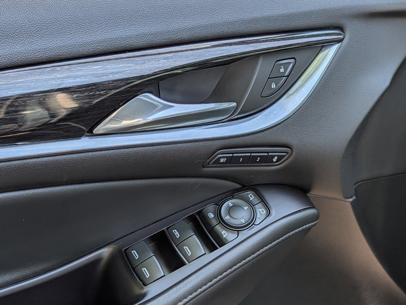 Used 2020 Buick Enclave Avenir w/ Avenir Technology Package AWD/4WD image 33