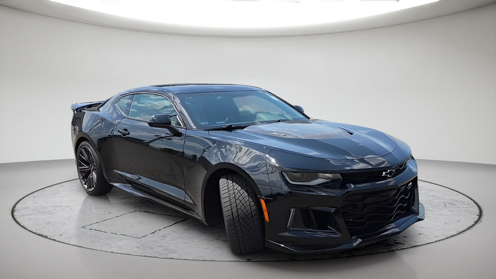 Used 2018 Chevrolet Camaro ZL1 RWD image 3