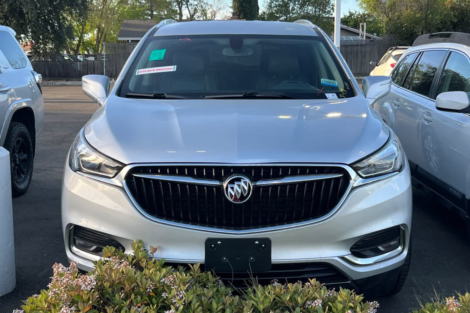 Used 2019 Buick Enclave Essence FWD image 2