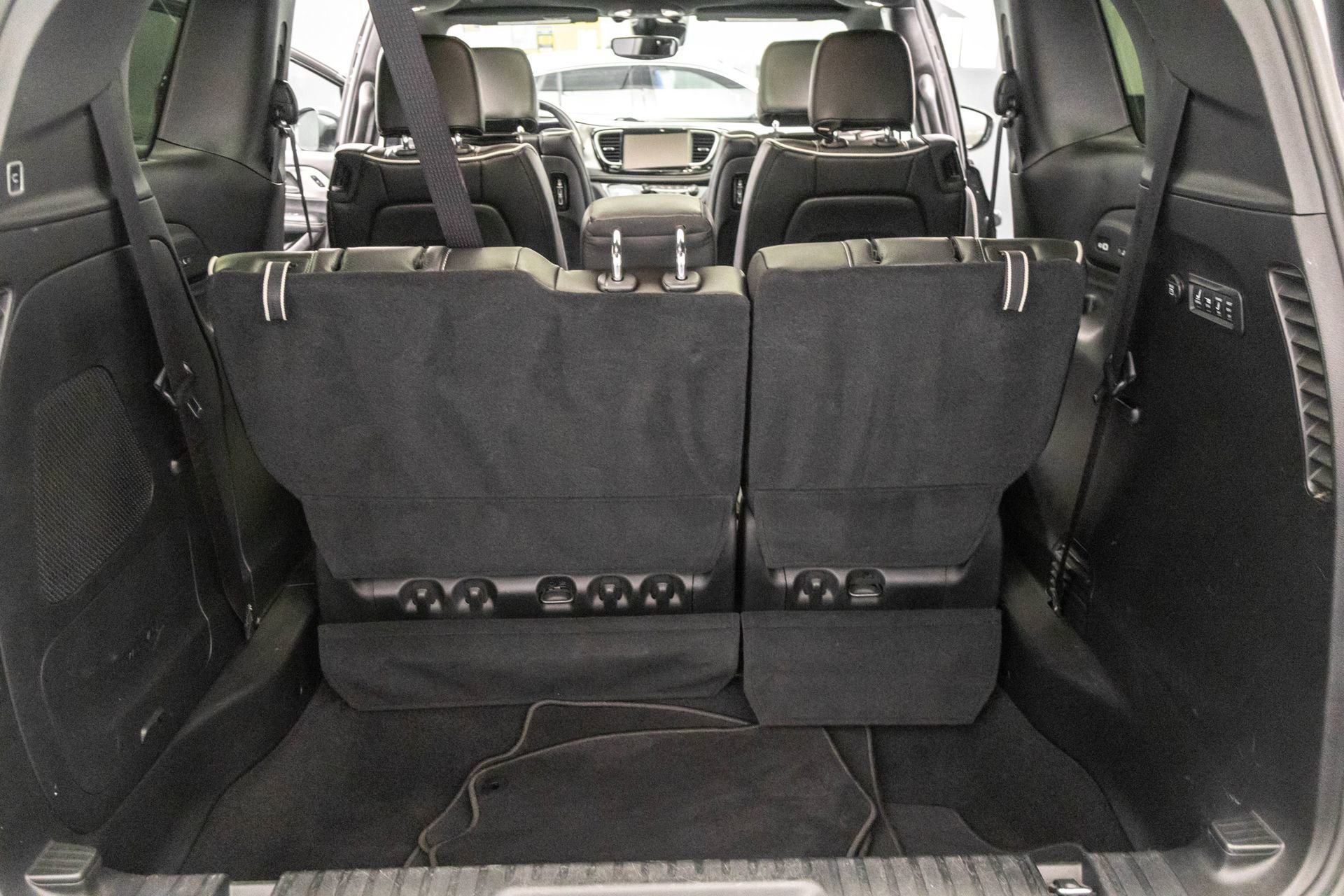 Used 2021 Chrysler Pacifica Limited w/ Uconnect Theater Family Group AWD/4WD image 34