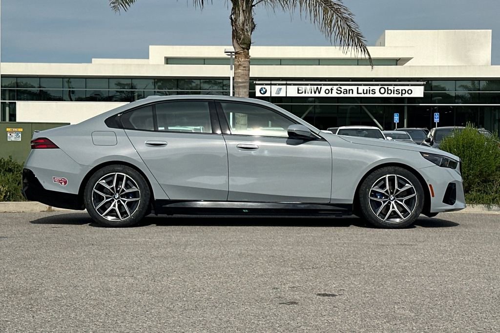 Used 2024 BMW i5 eDrive40i w/ M Sport Package image 2