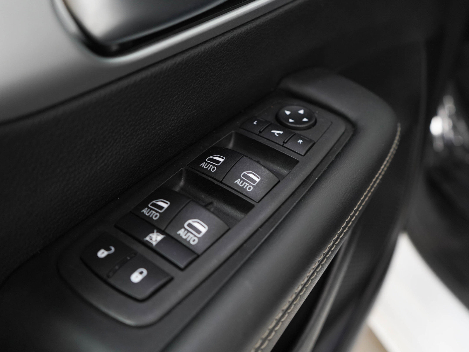 Used 2025 Chrysler Pacifica Limited FWD image 22