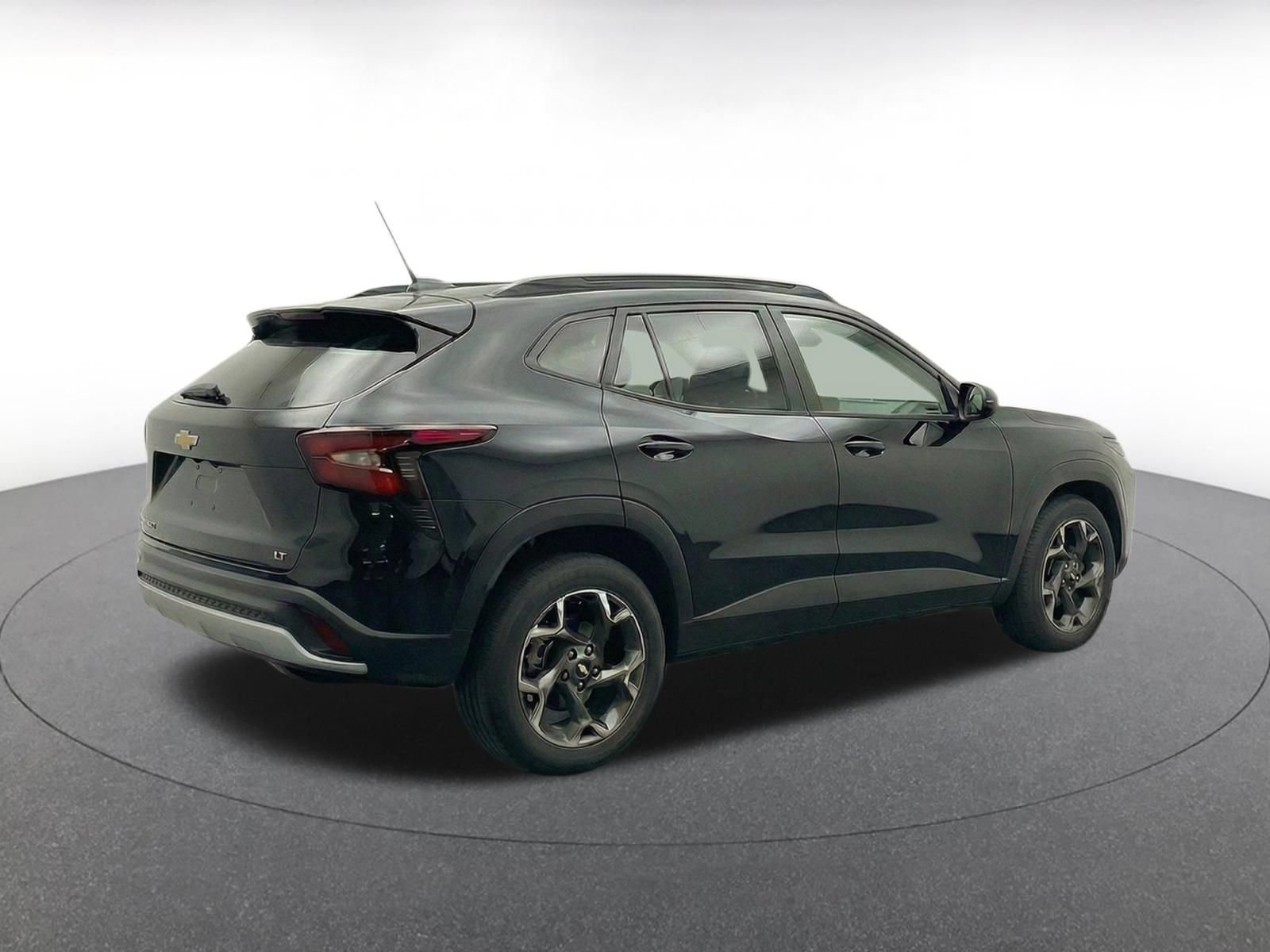 Used 2025 Chevrolet Trax LT FWD image 9