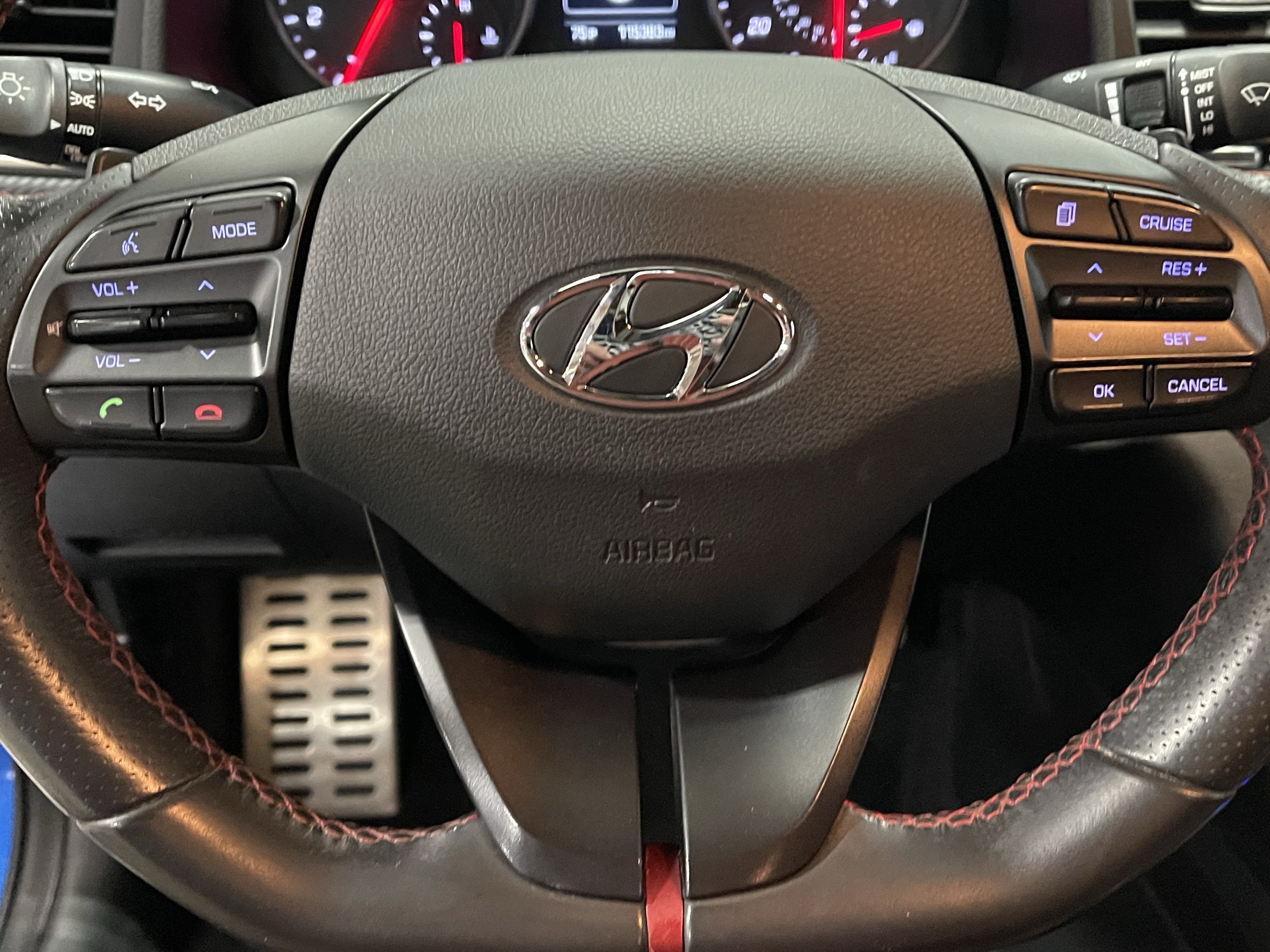 Used 2018 Hyundai Elantra Sport w/ Sport Premium Package 03 FWD image 21