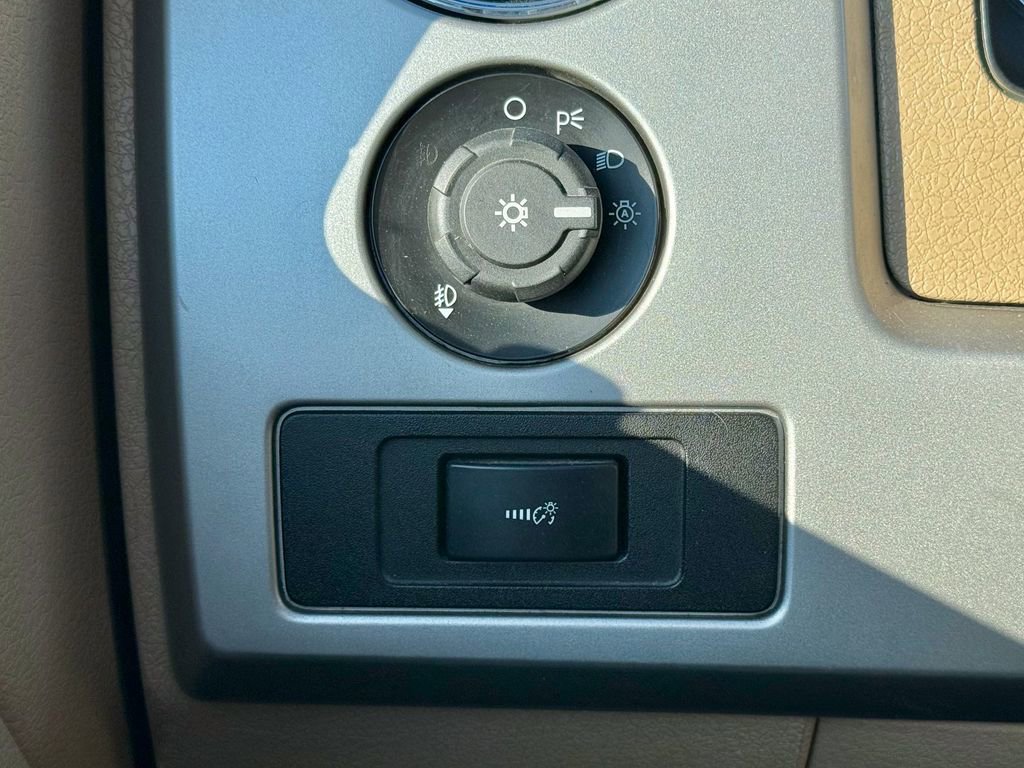 Used 2014 Ford F150 Lariat w/ Lariat Chrome Package image 24