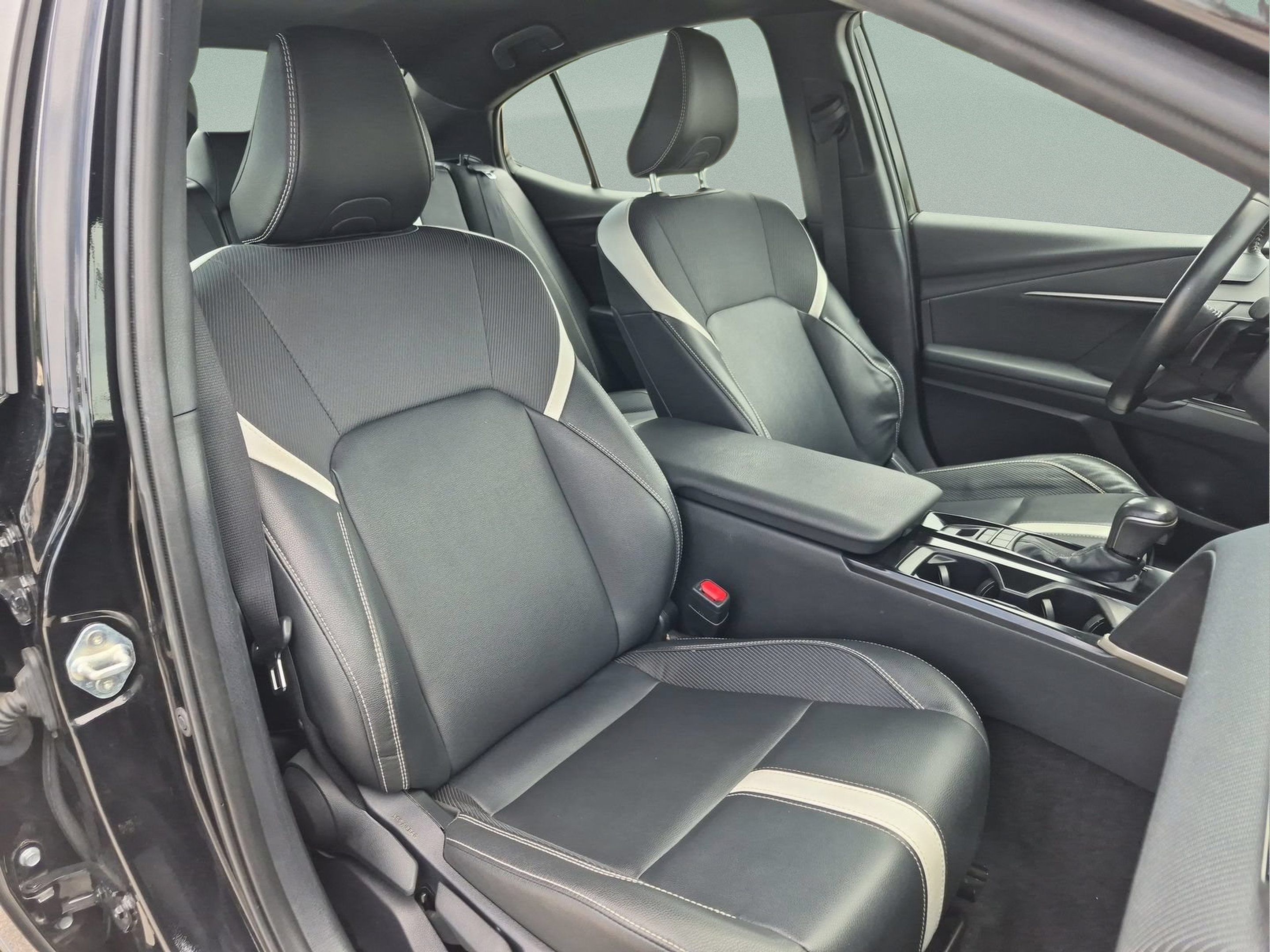 Used 2025 Toyota Camry SE FWD image 19