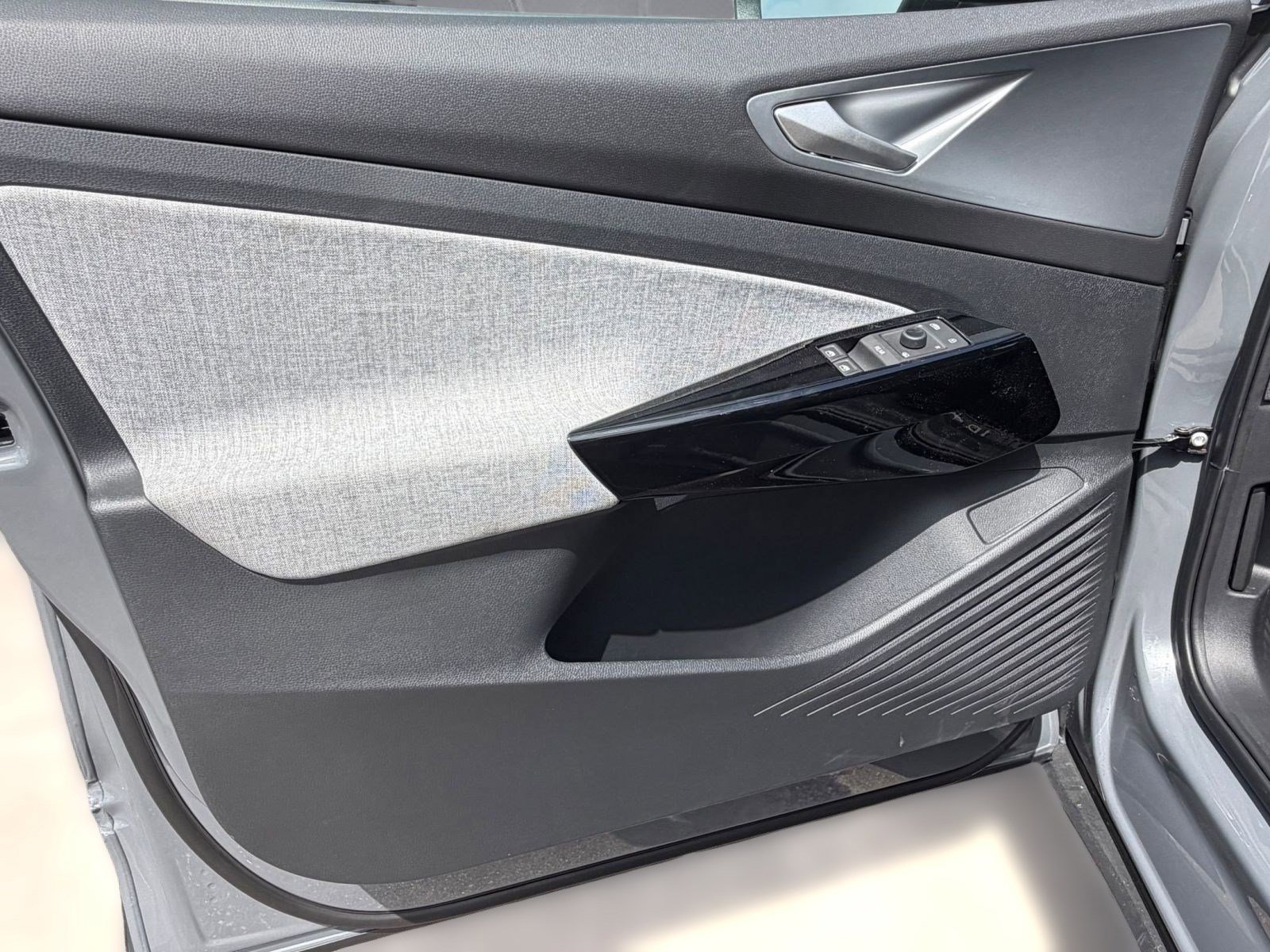New 2026 Volkswagen ID.4 Pro RWD image 17
