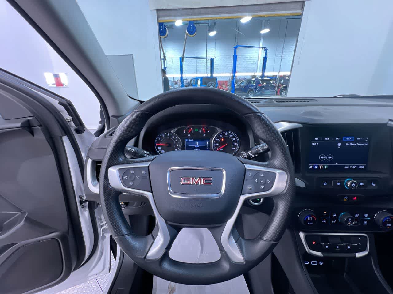 Used 2024 GMC Terrain SLE w/ Driver Convenience Package FWD image 15